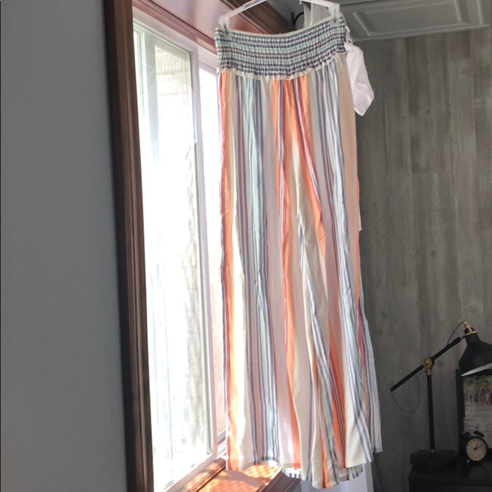 Boho style pants size small but can fit M